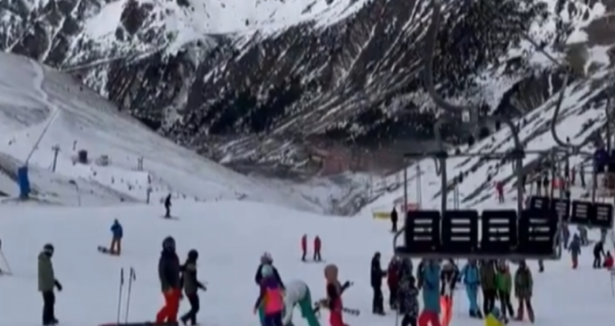 İspaniyada kanatın qırılması nəticəsində 30 nəfər yaralanıb