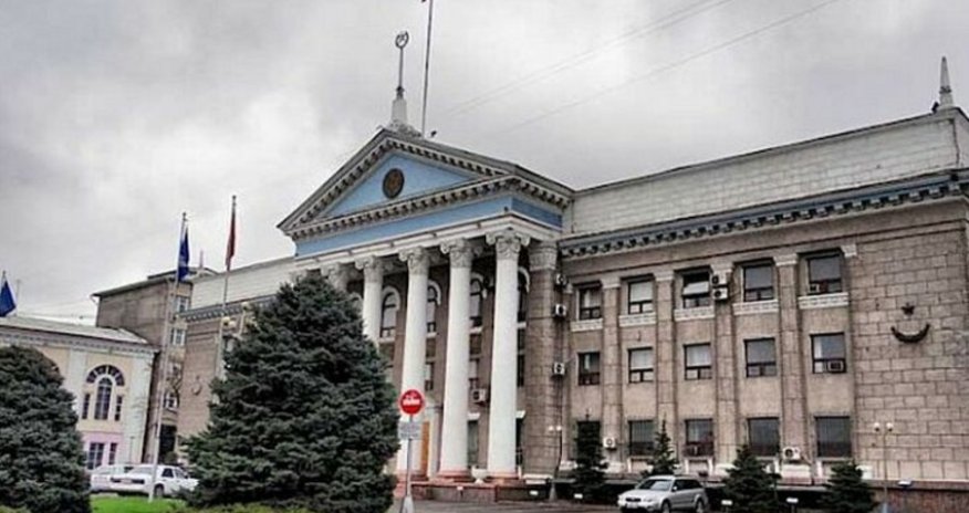 В Кыргызстане мужчина совершил акт самосожжения у здания Генпрокуратуры