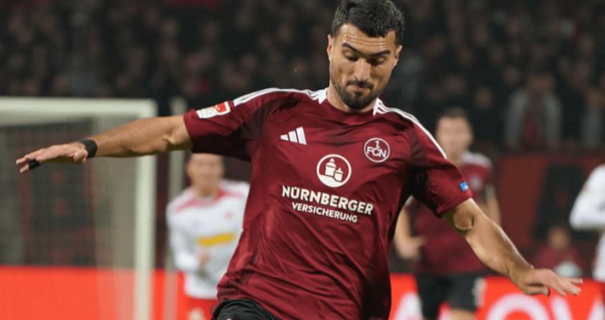 Махир Эмрели перекрасил волосы