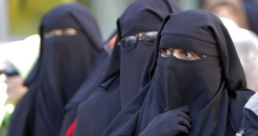 Bu ölkədə ictimai yerlərdə üzü örtən geyimlər qadağan edilib