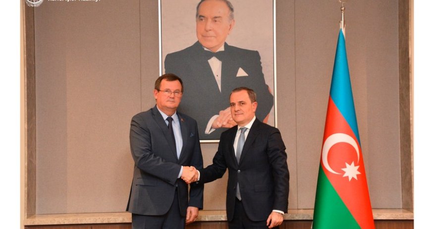 Ceyhun Bayramov Belarus səfirini qəbul edib