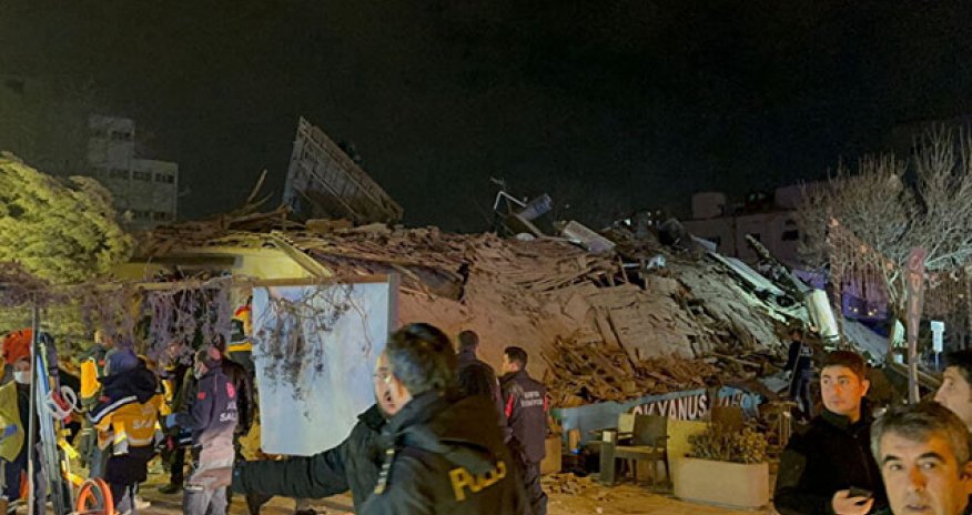 В турецкой Конье обрушился дом, под завалами могут оставаться люди