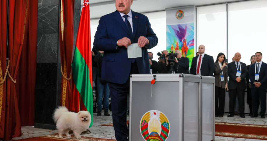 Лукашенко проголосовал на выборах президента Беларуси