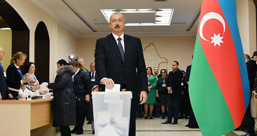Prezident İlham Əliyev 1 saylı seçki məntəqəsində səs verib