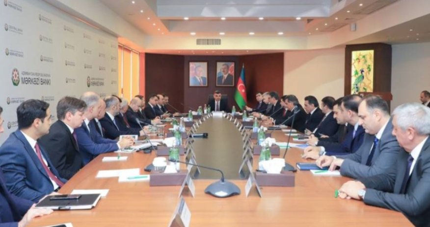 Kazımov bank rəhbərləri ilə görüşüb