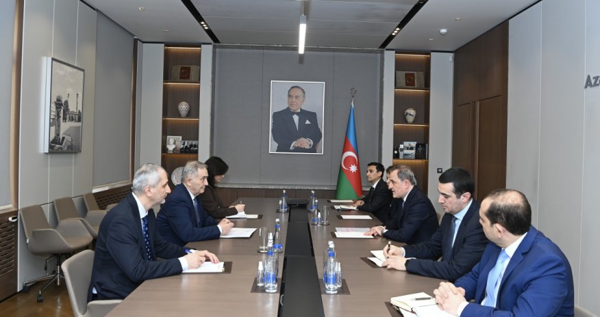 Ceyhun Bayramov QDİƏT-in baş katibi ilə görüşüb