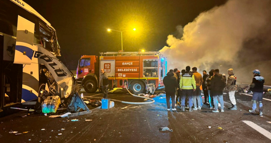Türkiyədə yol qəzası baş verib,ölən və yaralananlar var