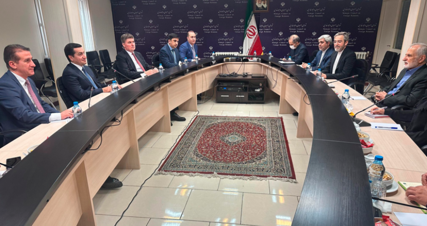 Hikmət Hacıyev Kamal Xərrazi ilə əməkdaşlıq məsələlərini müzakirə edib