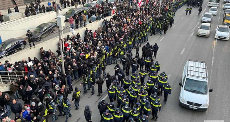 Gürcüstanda etiraz aksiyası keçirilir, saxlanılanlar var