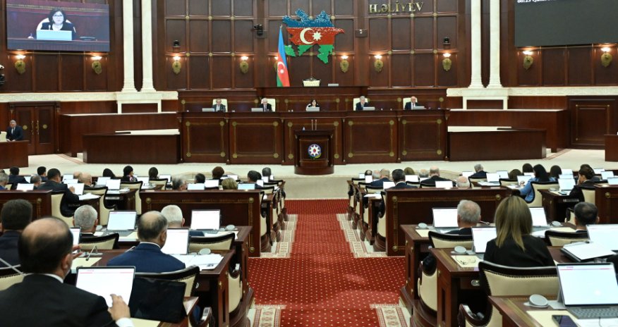 Yaz sesiyasının ilk iclası başlayıb