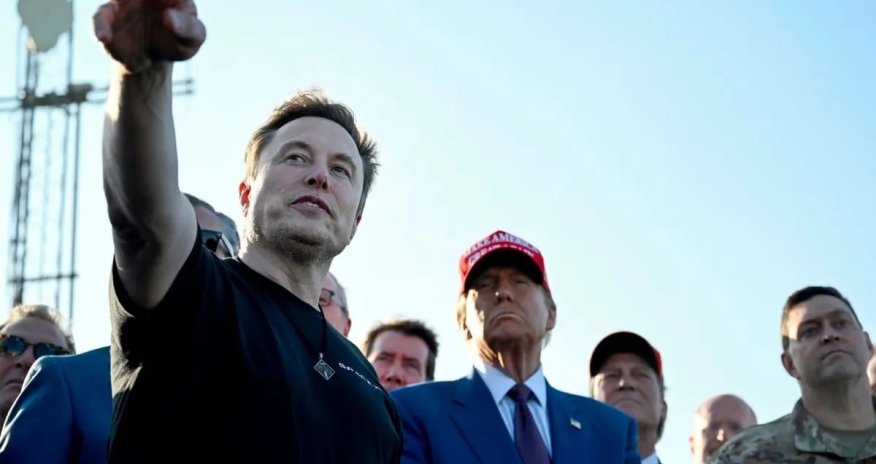 Musk Trampın “xüsusi dövlət qulluqçusu” tituluna layiq görülüb