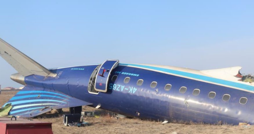 AZAL təyyarəsini Rusiya tərəfi vurub, Azərbaycanın əlində raketin qalıqları var -  Reuters