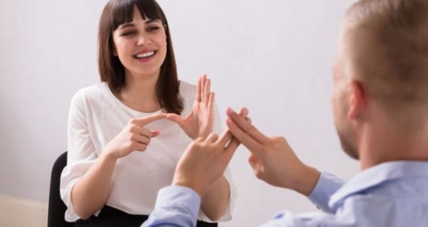 В Азербайджане планируют закрепить в законе понятие национального языка жестов