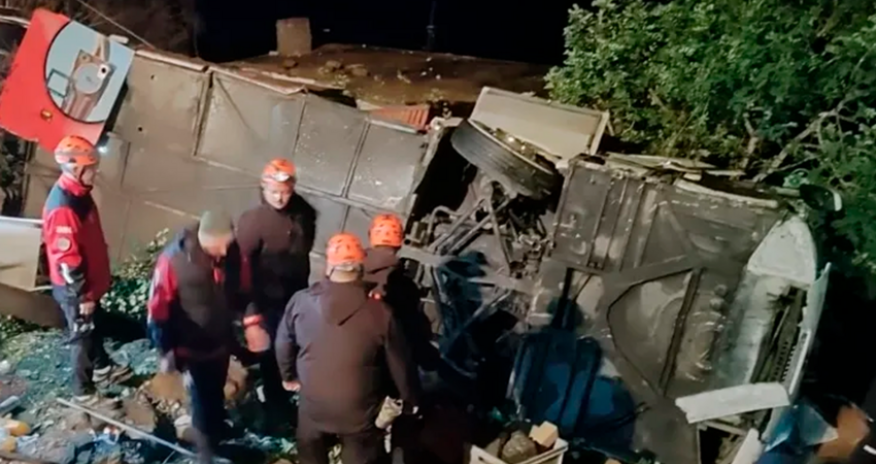 В Турции перевернулся автобус, один человек погиб, 32 пострадали