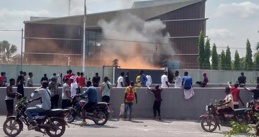 На востоке ДР Конго повстанцы захватили город Ихуси