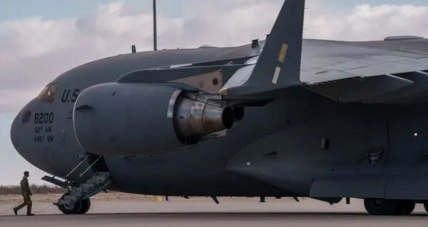 СМИ: США намерены каждый день направлять в Гуантанамо рейсы с мигрантами