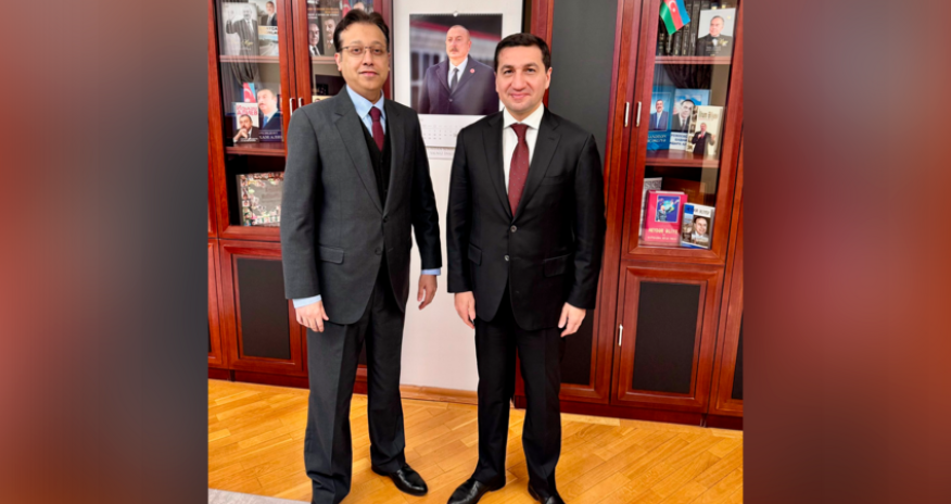 Hikmət Hacıyev Pakistan səfirini qəbul edib