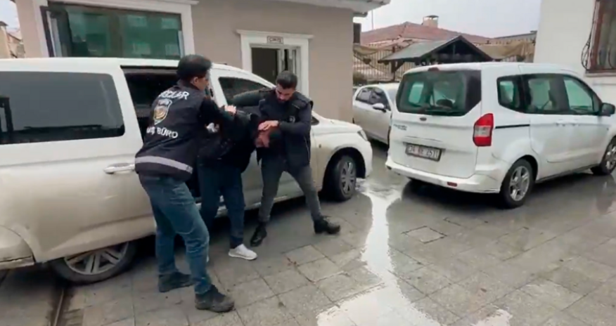 В Стамбуле совершено нападение на полицию, трое ранены