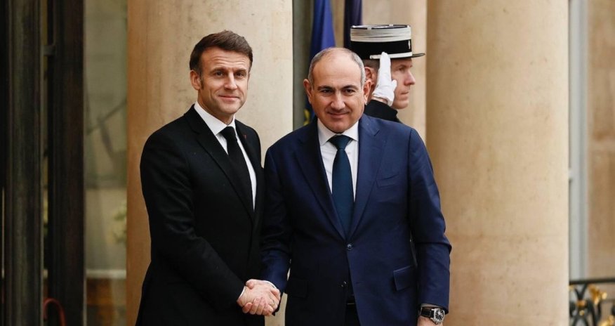 Пашинян и Макрон обсудили переговоры с Баку