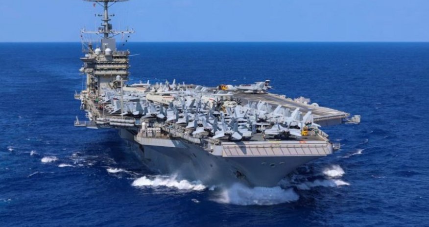 Авианосец США столкнулся с торговым судном у берегов Египта