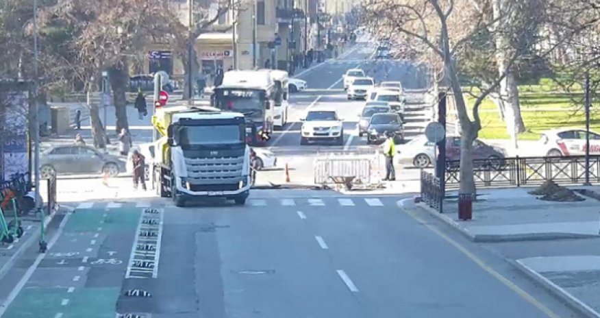 В Баку ограничено движение транспорта на пересечении улиц Шамси Бадалбейли и Рашида Бейбутова