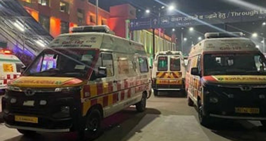 Hindistanda dəmiryolu vağzalında izdiham yaşanıb, 18 nəfər ölüb