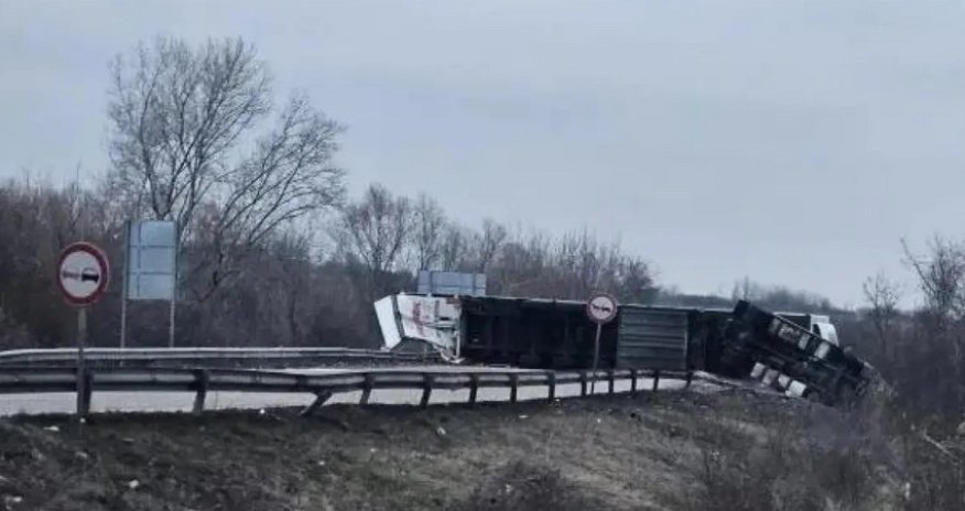 В Болгарии при столкновении автобуса с фурой погибли четыре человека