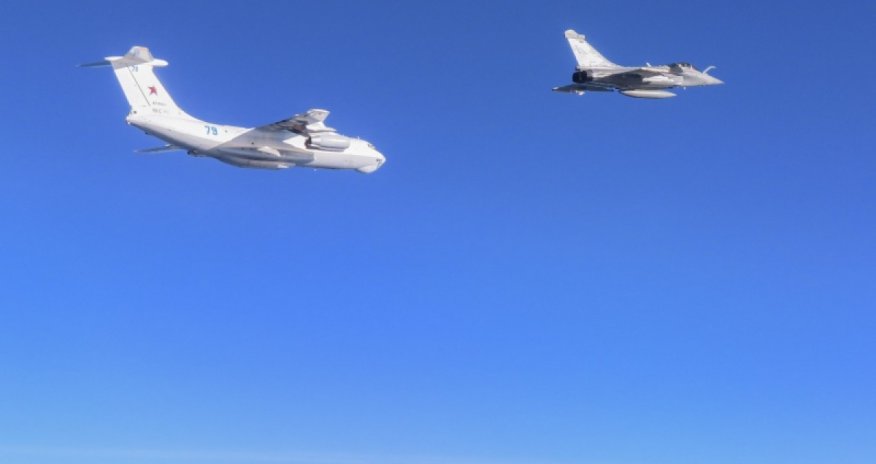 Французские истребители перехватили российские самолеты