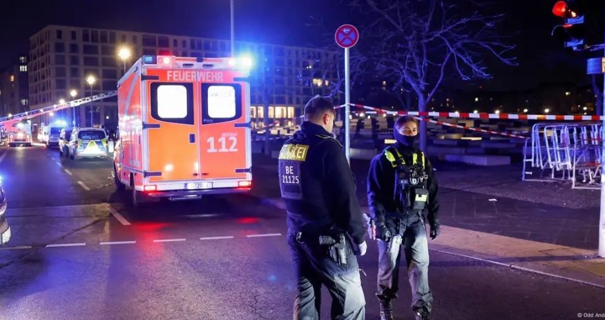 СМИ: У мемориала жертвам Холокоста в Берлине мужчину ранили ножом