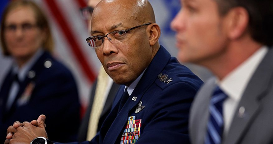 Tramp Baş Qərargah rəisini vəzifəsindən azad edib