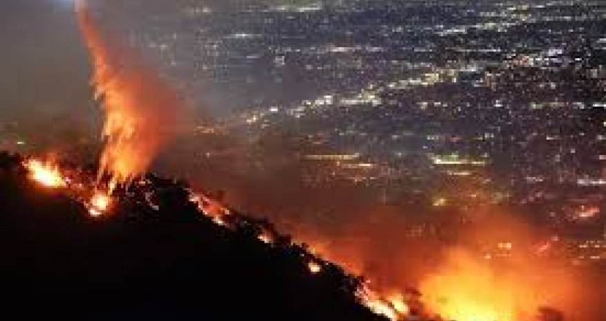 Губернатор Калифорнии попросил около 40 млрд долларов на восстановление штата