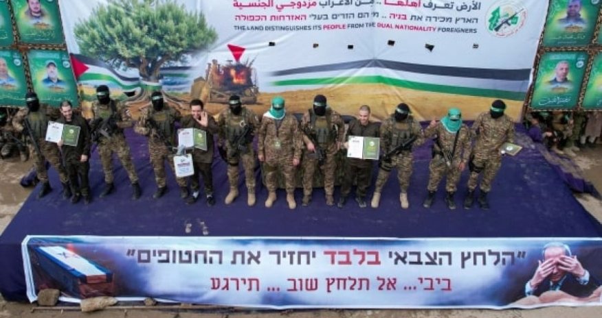 Израиль отложил возвращение палестинцев из-за &laquo;церемоний&raquo; ХАМАС