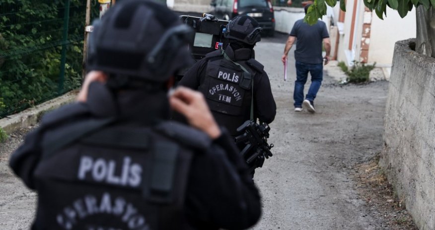 В Турции захватили заложников, один человек ранен