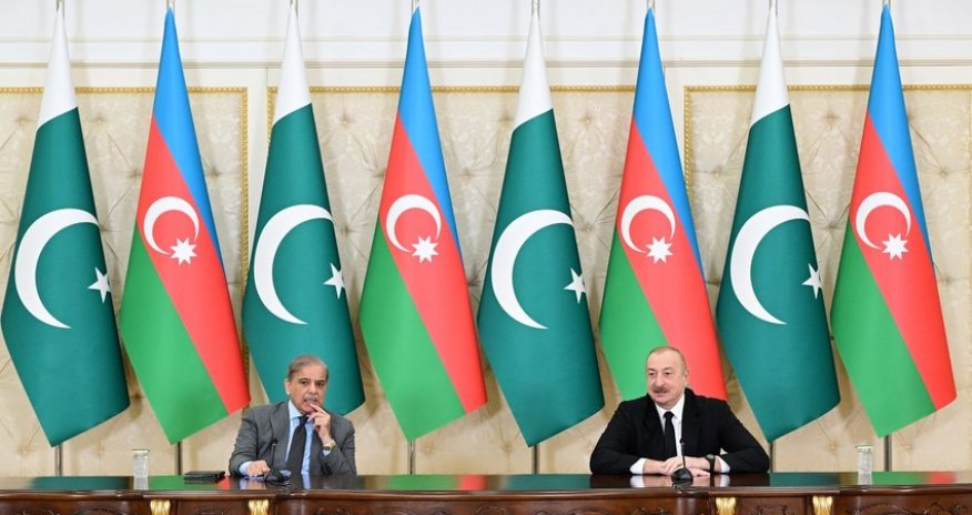 İlham Əliyev və Məhəmməd Şahbaz Şərif mətbuata bəyanatlarla çıxış ediblər