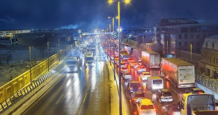 На некотороых улицах столицы из-за ДТП возникли заторы