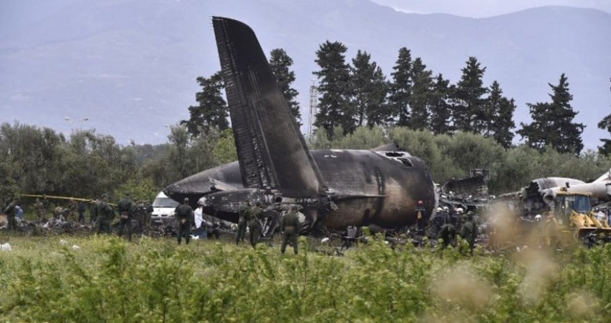 
Не менее 19 человек погибли при крушении военного самолета в Судане