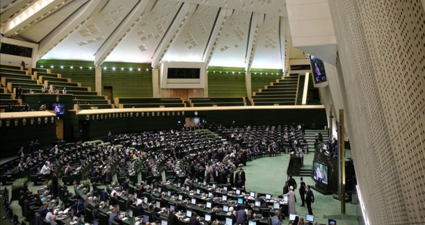 İranda məktəblərdə ana dilində ədəbiyyatın keçirilməsini qadağa edən qanun hazırlanıb