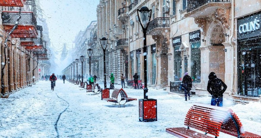 В Баку и на Абшероне до второго марта будет идти снег