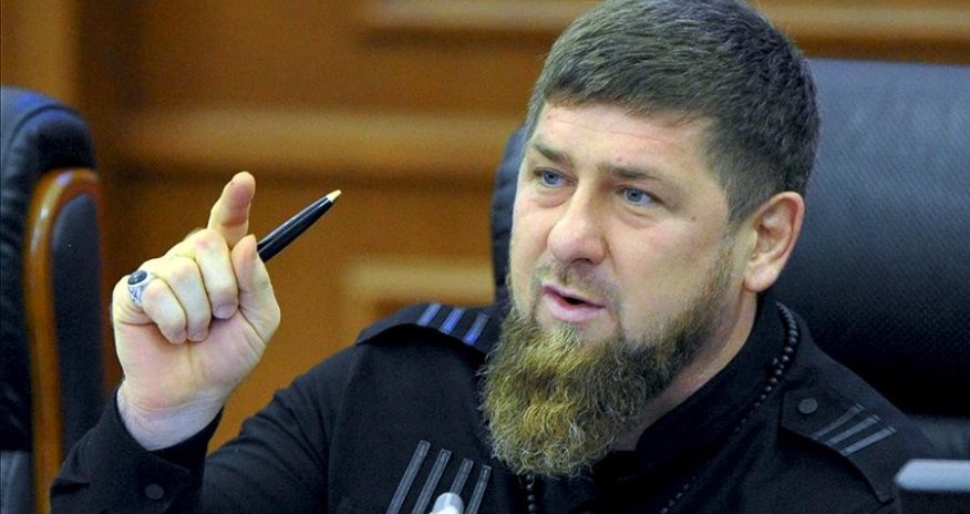 Кадыров наградил выживших членов экипажа сбитого самолета AZAL