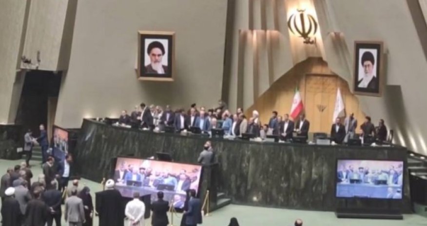 İranın iqtisadiyyat naziri vəzifəsindən uzaqlaşdırılıb - Video