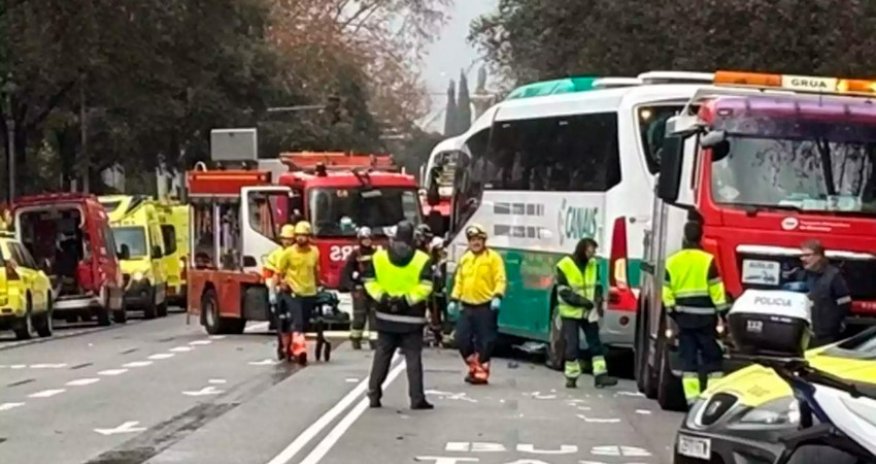 При аварии с участием двух автобусов в Барселоне пострадали более 30 человек