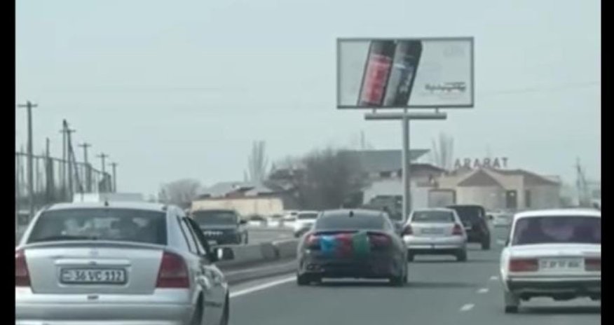 В Армении водитель машины с флагом Азербайджана доставлен в полицию