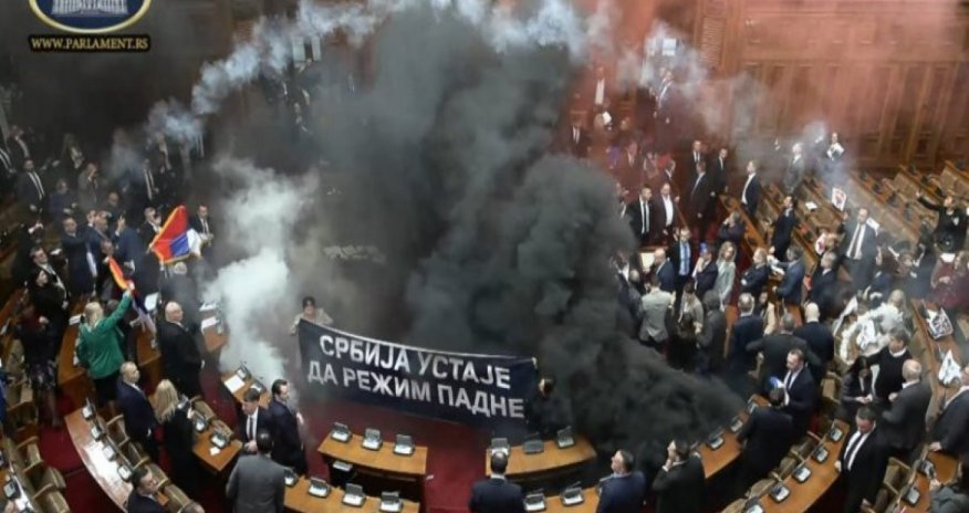 Serbiyada deputatlar dava ediblər