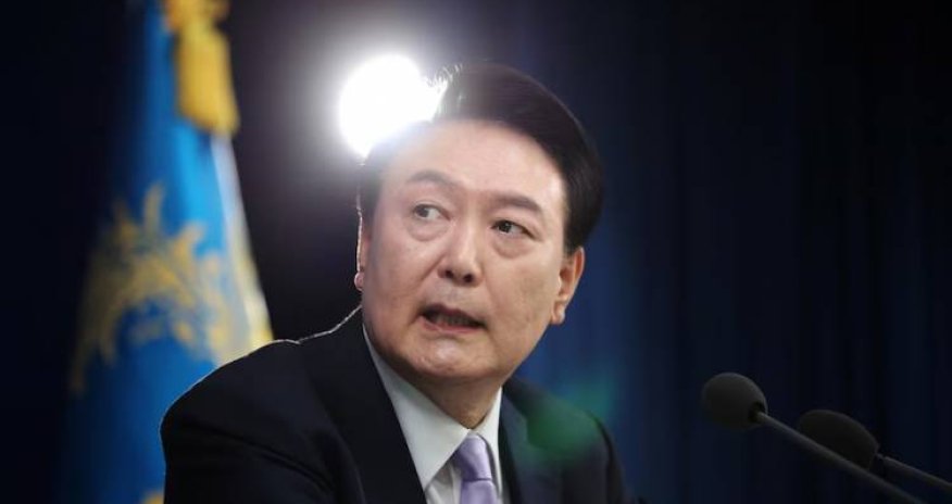 Dövlətə xəyanətdə ittiham olunan prezident sərbəst buraxılıb