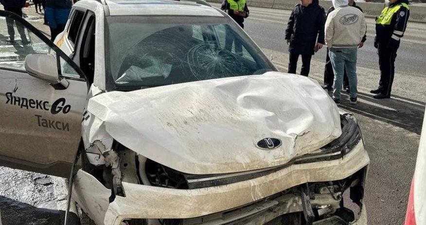 В Казани водитель такси сбил 11 человек на остановке