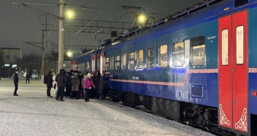 В Казахстане из-за закрытых трасс пассажирам будут организованы места в поездах