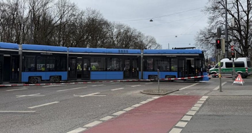 Münxendə məktəb avtobusu tramvayla toqquşub, 12 nəfər xəsarət alıb