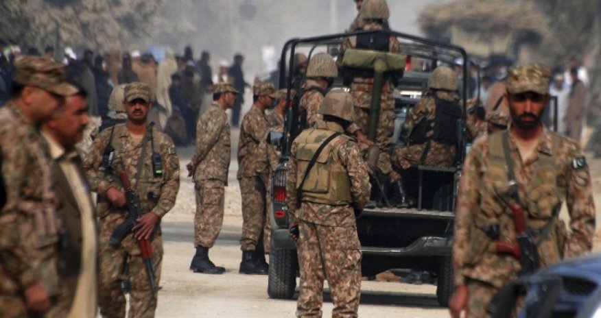 Pakistanda silahlılar 450 qatar sərnişini girov götürüb