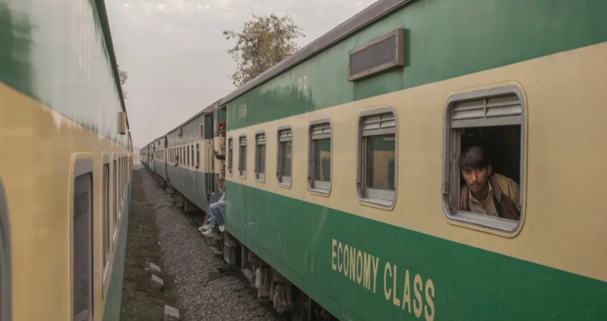 Pakistanda girov götürülən qatarda 50 nəfər öldürülüb