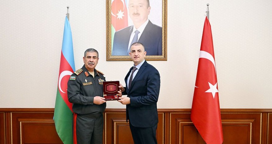 Zakir Həsənov Haluk Bayraktarı medalla təltif edib